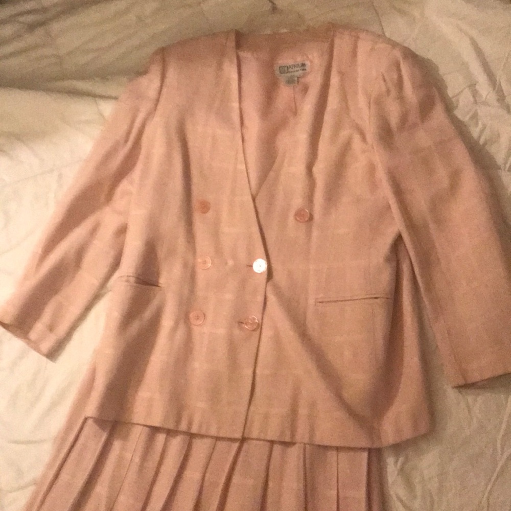Pink 2pc double-breasted jacket with pleated skirt